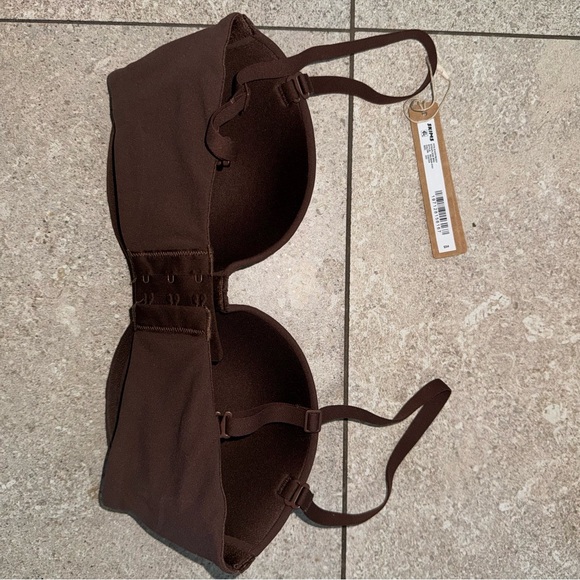 Skims Strapless Bra - Picture 3 of 4